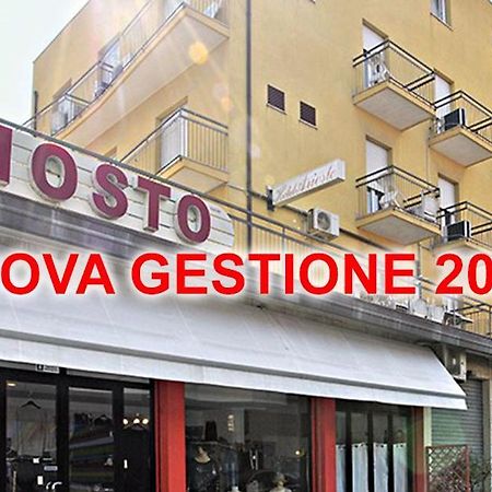 Hotel Ariosto Rímini Exterior foto